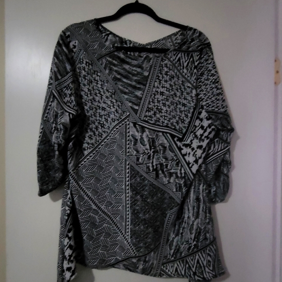 Womens abstract Shirt - Picture 3 of 4